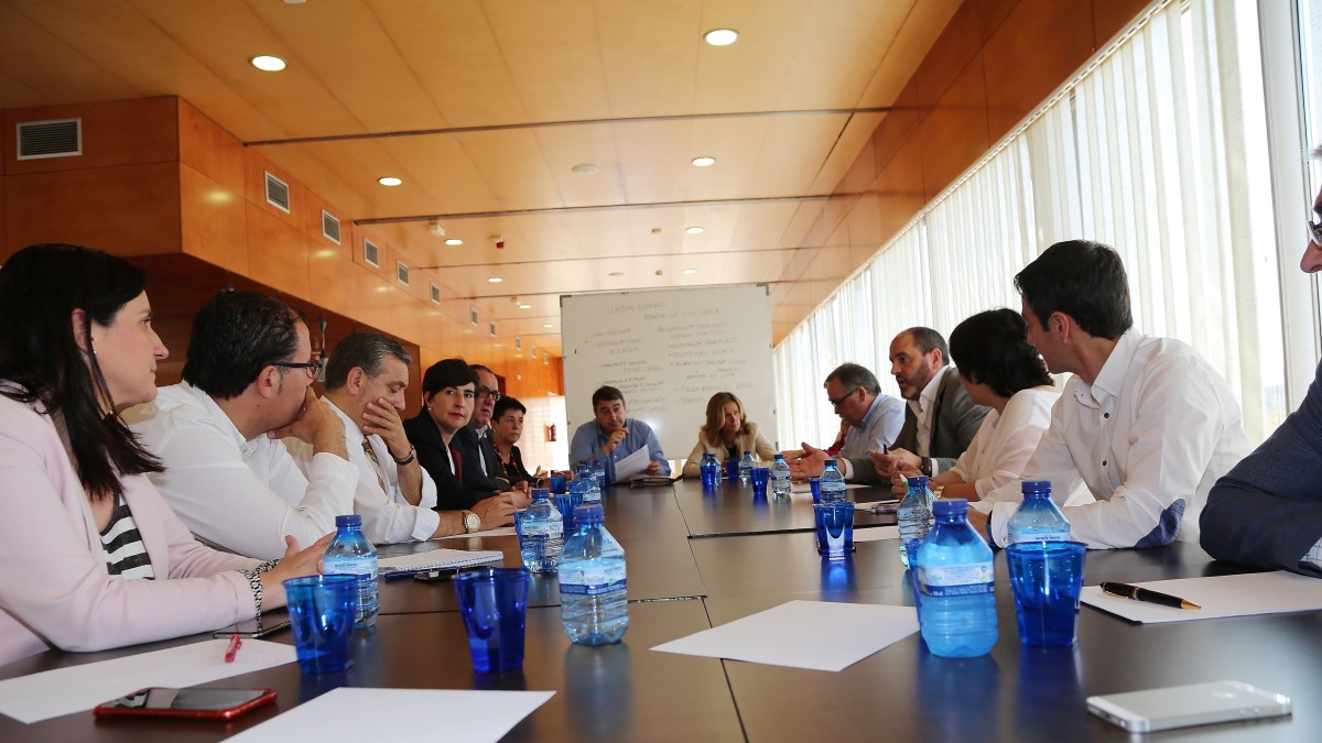 Jornada de trabajo con alcaldes y alcaldesas de Ezkerraldea y Meatzaldea