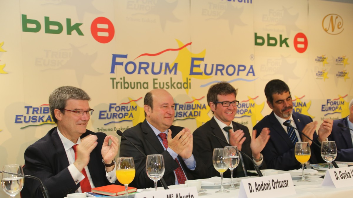 Forum Nueva Economía. Juan Mari Aburto, Eneko Goia, Gorka Urtaran.