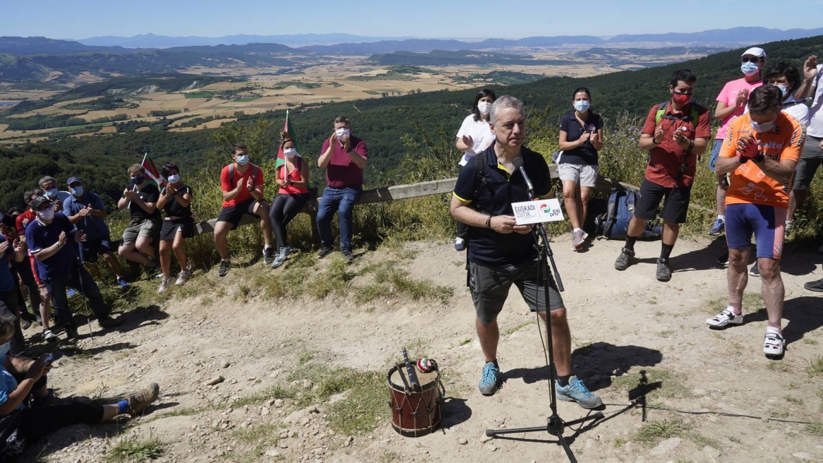 Subida a Zaldiaran, Ernio y Serantes. Iñigo Urkullu, Bakartxo Tejeria, Leixuri Arrizabalaga