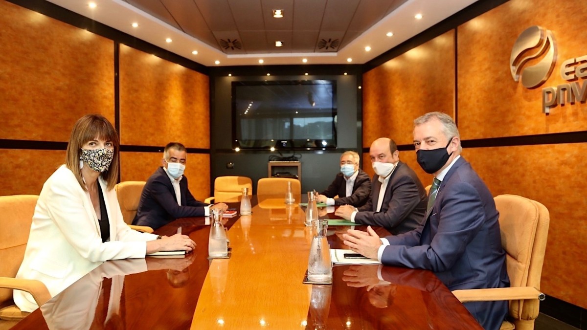 EAJ-PNV y PSE-EE acuerdan mantener contactos e intercambiar propuestas para determinar los ejes de un programa de Gobierno compartido