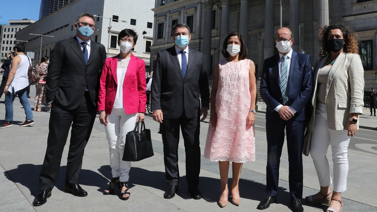 Aitor Esteban y Estefanía Beltrán de Heredia participan, en representación de EAJ-PNV, en el acto en recuerdo y homenaje a las víctimas del terrorismo 