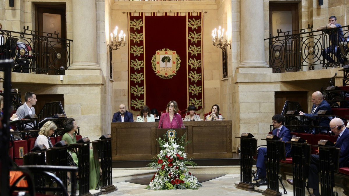 Elixabete Etxanobek Ahaldun Nagusirako hautagaitza aurkeztu du pertsonak, jarduera ekonomikoa, enplegua eta mugikortasun jasangarria bere jardun politikoaren ardatz nagusitzat aurkeztuz 