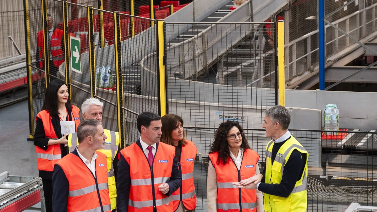 El Lehendakari Imanol Pradales garantiza al sector primario y agroalimentario vasco que defenderá sus intereses donde sea necesario
