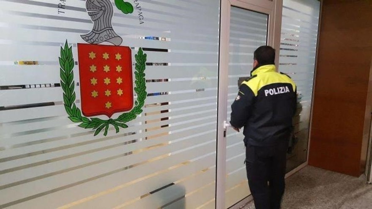 Trapagarango EAJ-PNVk Udaltzaingoaren egoera larria salatu du eta dauden bajak berehala betetzeko eskatu dio alkateari
