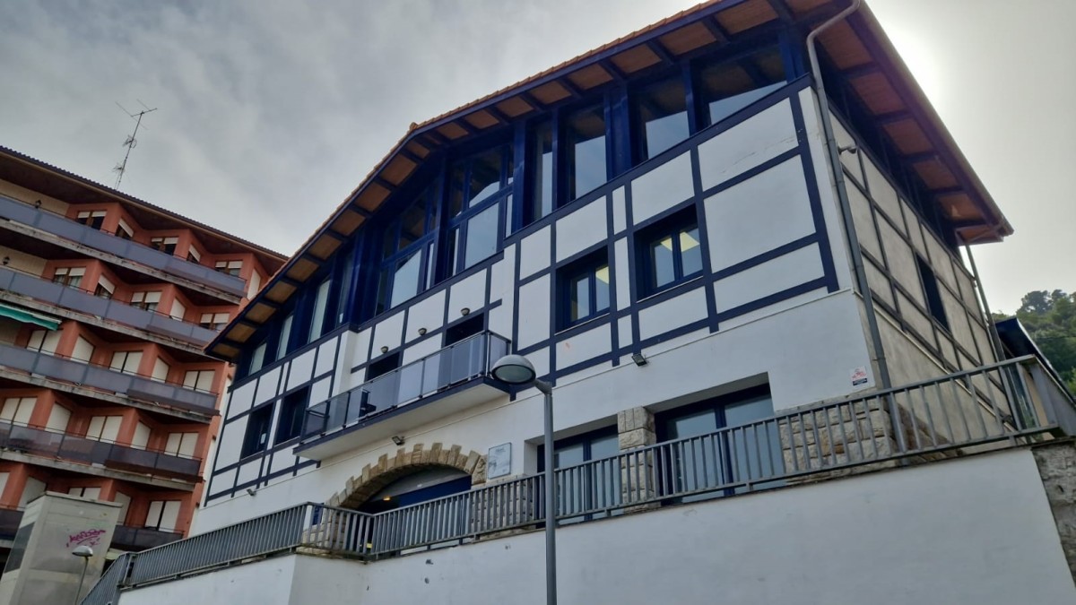 Lekeitioko EAJ-PNVk Musika Eskola publifikatzearen alde dagoela berretsi du, baina EH Bilduk premiazko prozedura batera jo behar izan duela salatu du bere planifikazio faltagatik