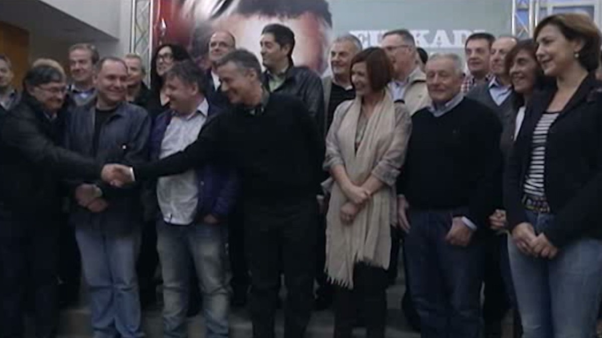 Iñigo Urkullu eta EA eta Hamaikabat-eko ordezkari izandakoekin topaketa eta manifestuaren aurkezpena