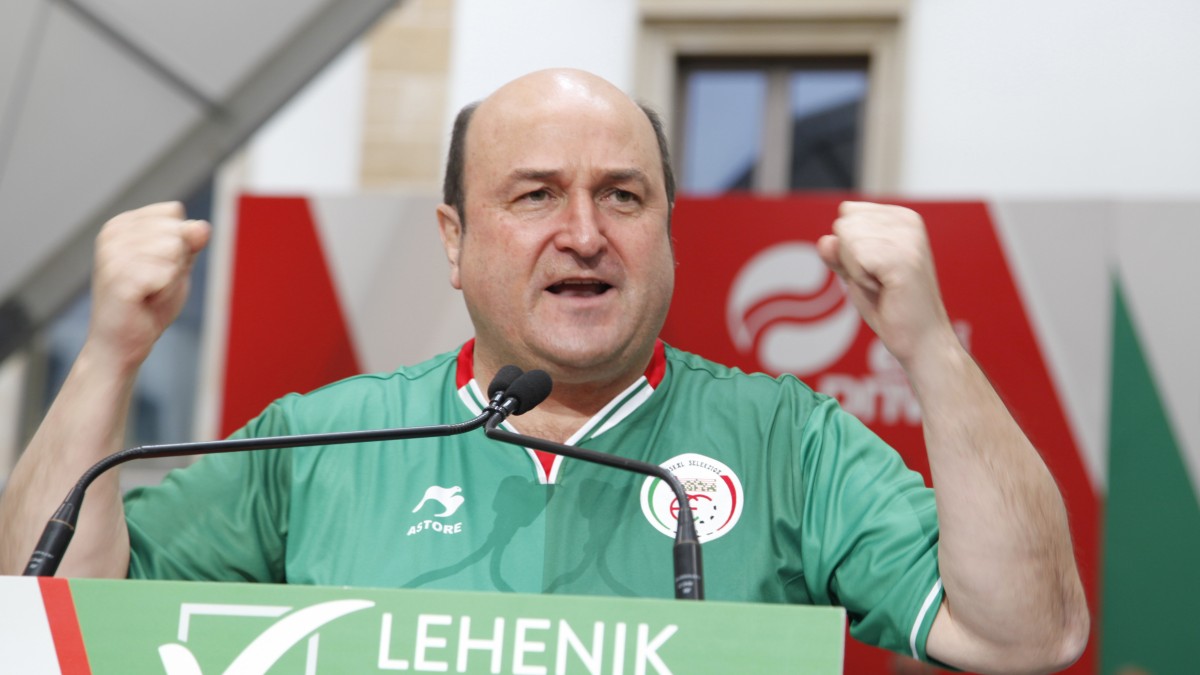 Ortuzarrek euskal hiritargoari eskatu dio “boto berdea” ematea, Espainiako lau alderdiei “gola sartu ahal izateko”