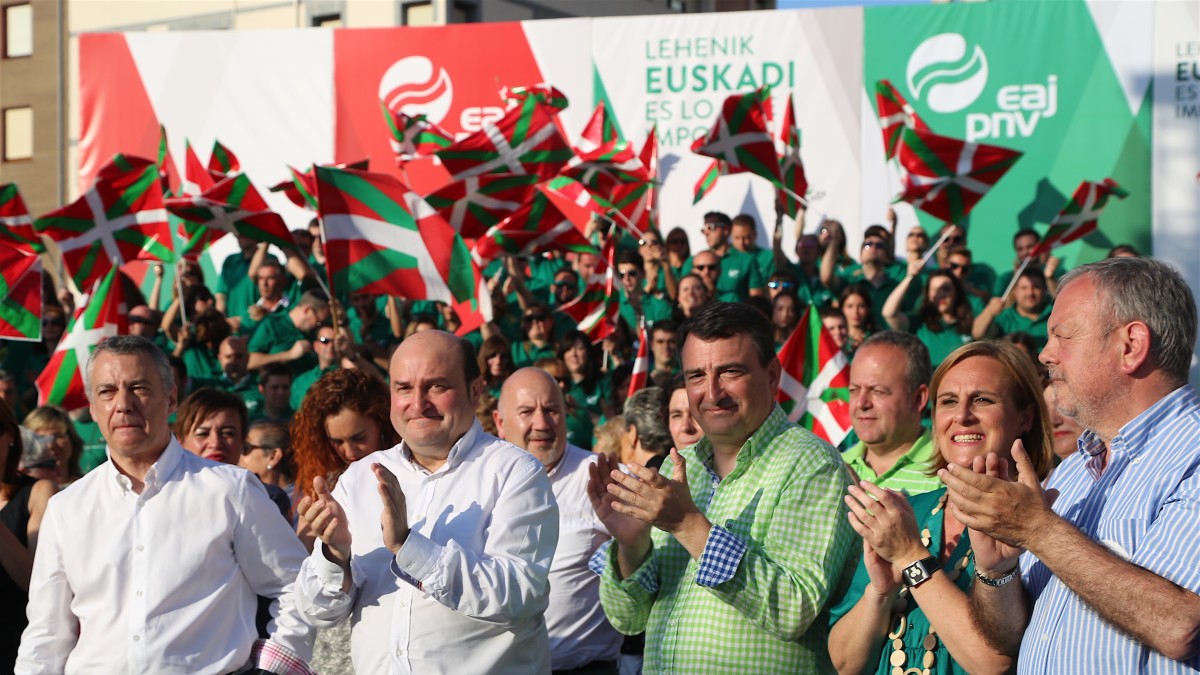 EAJ-PNVk “marea berdea” eskatu du espainiar alderdiei Estatuari egonkortasuna ematen “laguntzeko” eta Euskadiren nazio aitorpena lortzeko