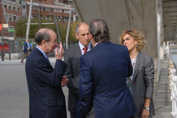 Josu Erkoreka, Aitor Esteban y Pedro Azpiazu con la corporación bilbaina