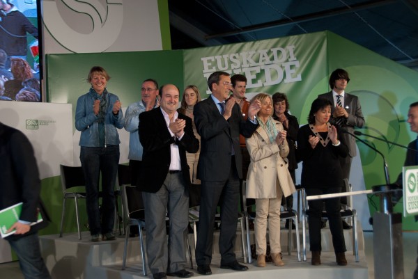 Josu Erkoreka, Iñigo Urkullu y resto de candidaturas en el mitin de Barakaldo