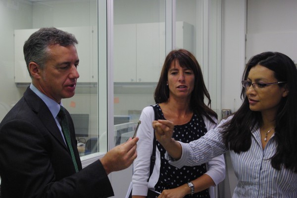 Iñigo Urkullu visita el CIC bioGUNE en Derio