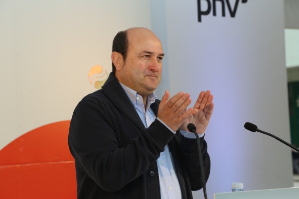 Andoni Ortuzar eta Itxaso Atutxa Lekeitioko Batzokiko 35. urteurrenean