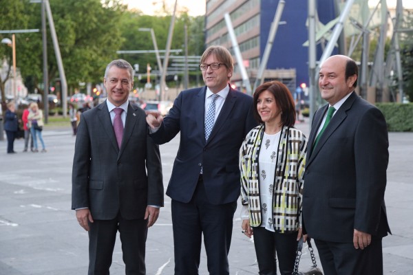 Verhofstadt, el líder “que tiene la llave de la presidencia de la Comisión Europea”