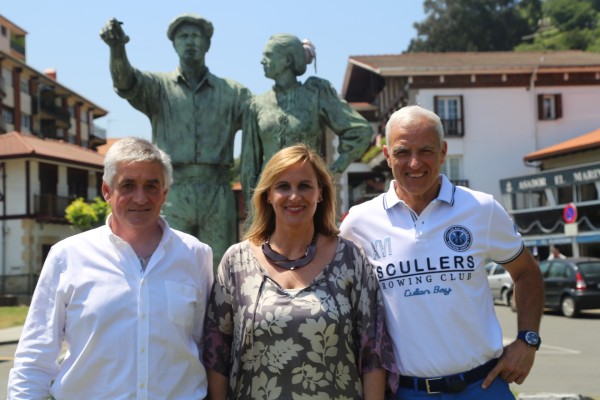 Itxaso Atutxa con representantes de Ezkerraldea Meatzaldea