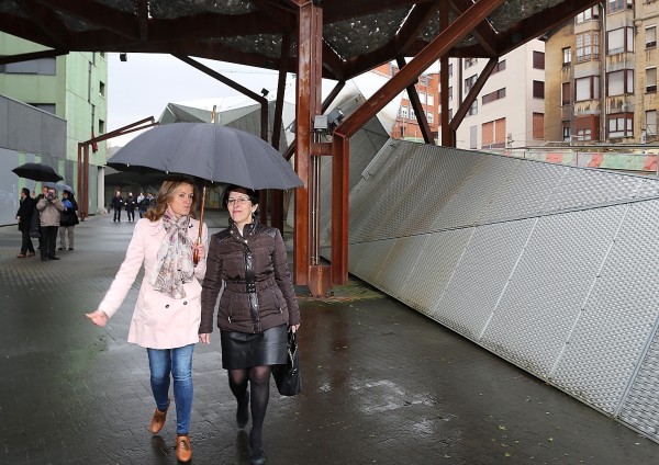 Amaia del Campo eta  Estefanía Beltrán de Heredia genero indarkeria aztertzeko tailerra