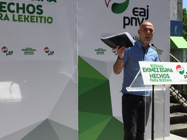 Unai Rementeria eta Koldo Goitia -  Lekeitioko mitinean