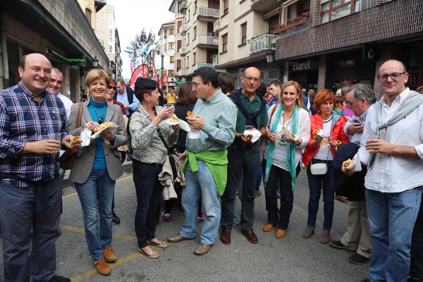 Representantes de EAJ PNV en el último lunes de Gernika 2015