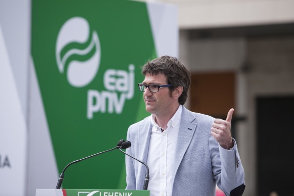 Acto en Vitoria-Gasteiz. Iñigo Urkullu, Mikel Legarda, Gorka Urtaran (13-06-2016)