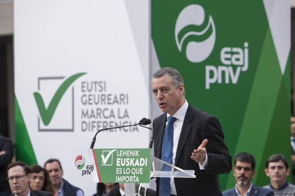 Acto en Vitoria-Gasteiz. Iñigo Urkullu, Mikel Legarda, Gorka Urtaran (13-06-2016)