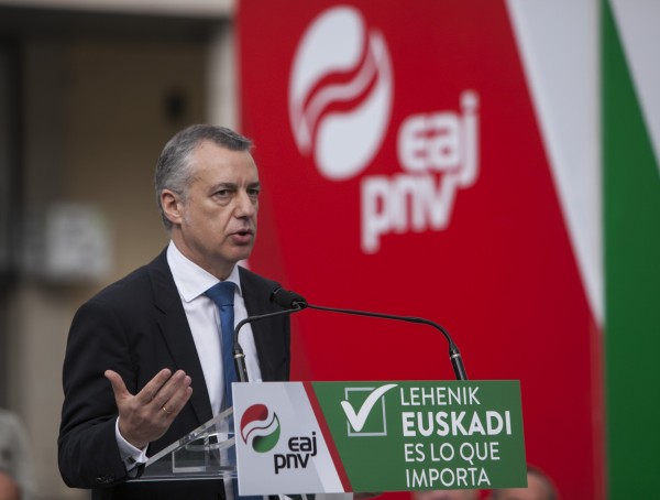 Acto en Vitoria-Gasteiz. Iñigo Urkullu, Mikel Legarda, Gorka Urtaran (13-06-2016)