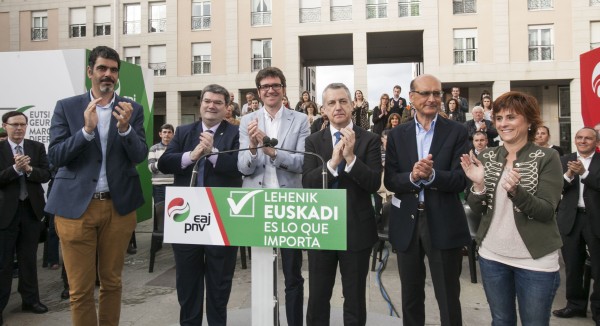 Acto en Vitoria-Gasteiz. Iñigo Urkullu, Mikel Legarda, Gorka Urtaran (13-06-2016)