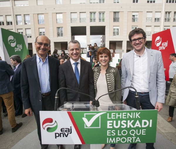 Acto en Vitoria-Gasteiz. Iñigo Urkullu, Mikel Legarda, Gorka Urtaran (13-06-2016)