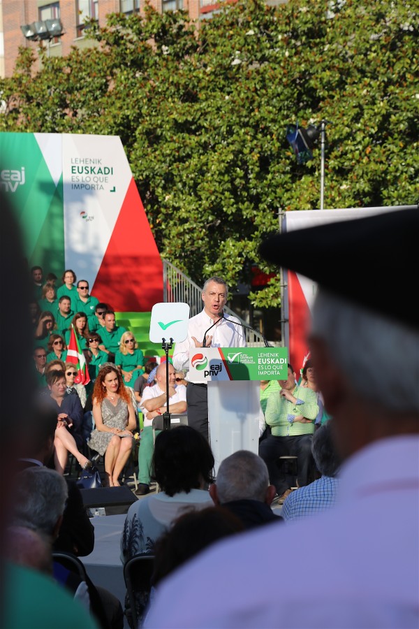 Acto en Barakaldo. Iñigo Urkullu, Andoni Ortuzar, Aitor Esteban