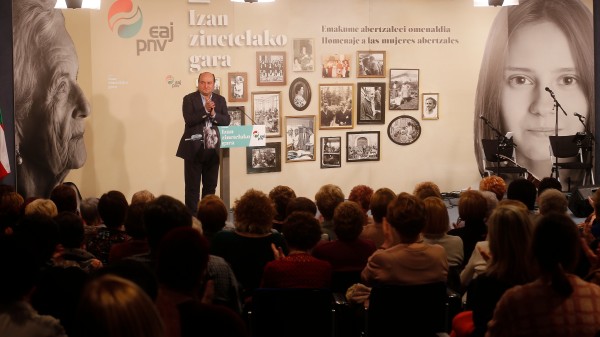 Homenaje a las mujeres abertzales