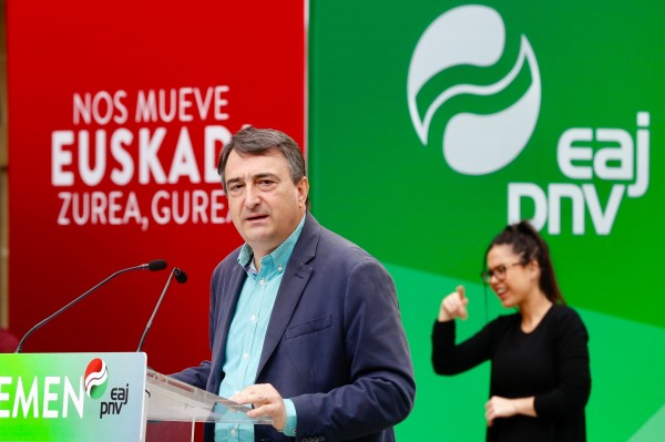 Mitina. Andoni Ortuzar, Josune Gorospe, Aitor Esteban, Imanol Landa. Getxo