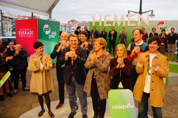 Lekeitioko mitina Mitin Lekeitio. Itxaso Atutxa, Aitor Esteban, Idoia Sagastizabal y Koldo Goitia