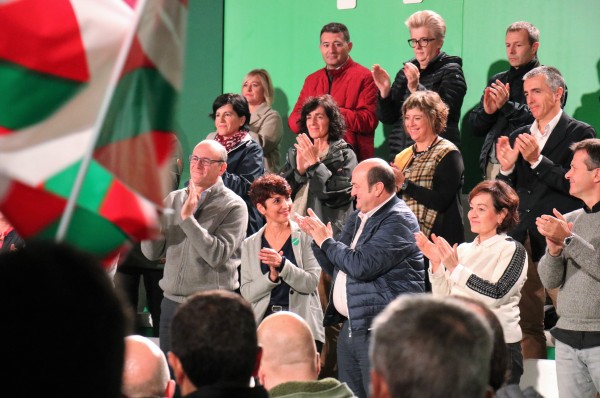 10N Mitin Beasain. Andoni Ortuzar, Joseba Agirretxea, Maribel Vaquero