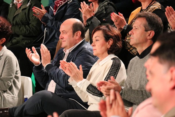10N Mitin Beasain. Andoni Ortuzar, Joseba Agirretxea, Maribel Vaquero
