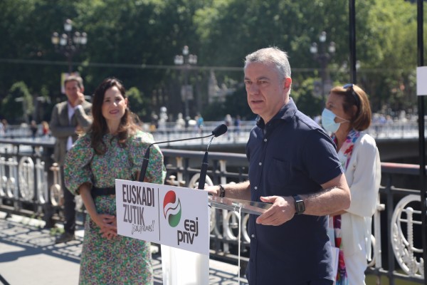 Berdintasunari buruzko ekitaldia. Inmaculada Boneta, Maitane Ipiñazar, Iñigo Urkullu