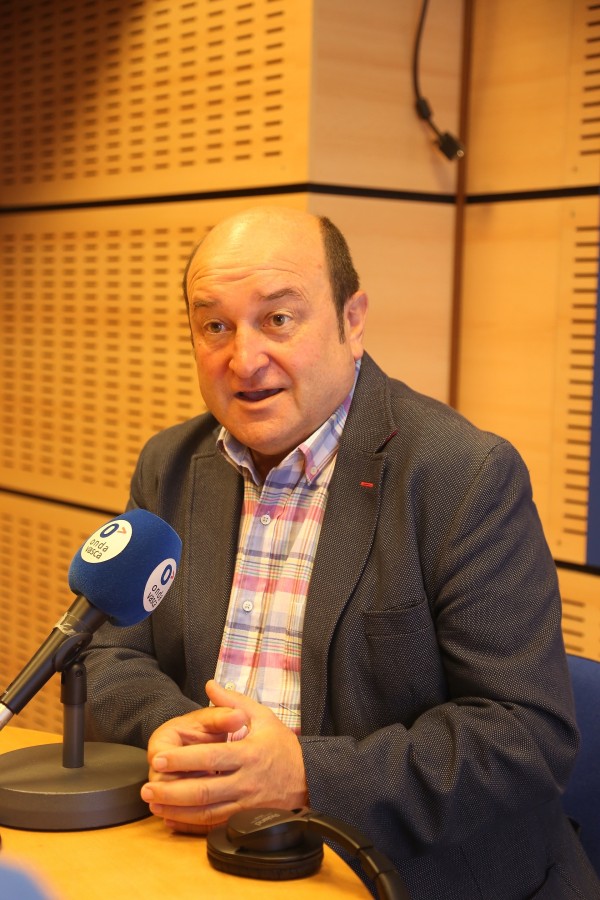 Andoni Ortuzar Onda vasca irratian