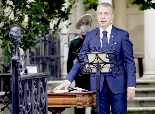 Lehendakari Iñigo Urkullu jura su cargo ante el árbol de Gernika - 2020