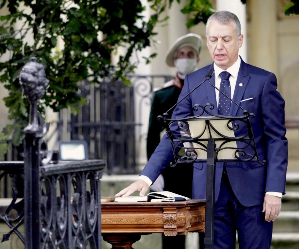 Iñigo Urkullu lehendakariak Gernikako zuhaitzaren azpian egin du karguaren zina - 2020