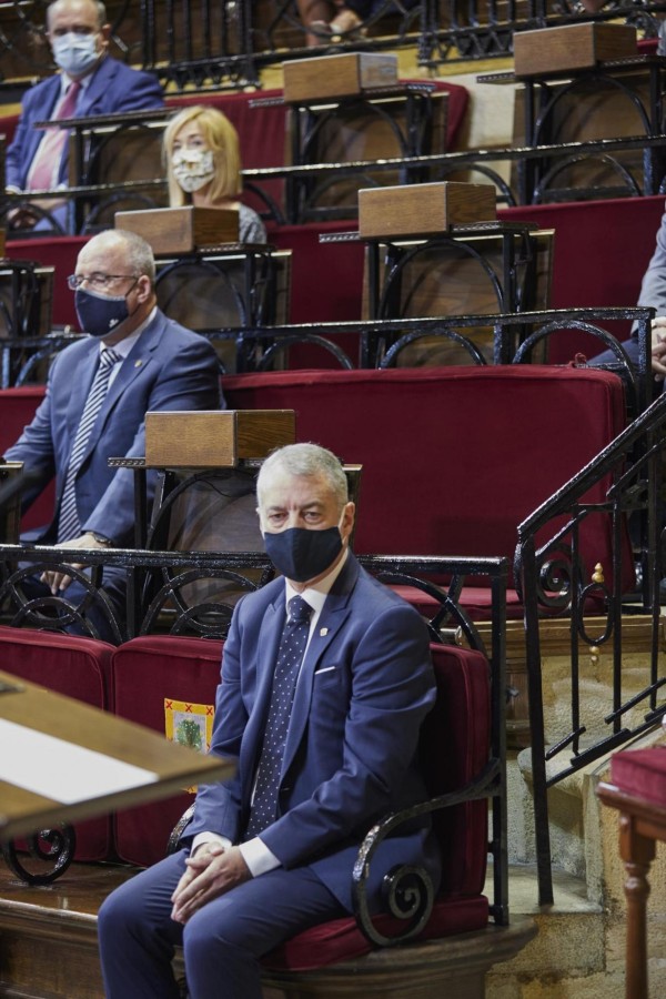Iñigo Urkullu lehendakariak Gernikako zuhaitzaren azpian egin du karguaren zina - 2020