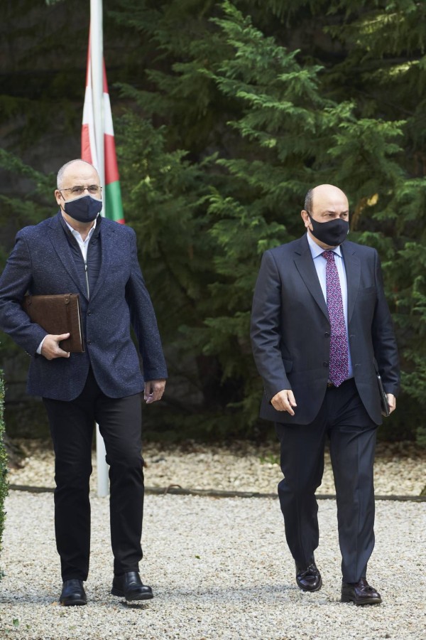Lehendakaria EAJ -PNV eta PSEko ordezkariekin bildu da