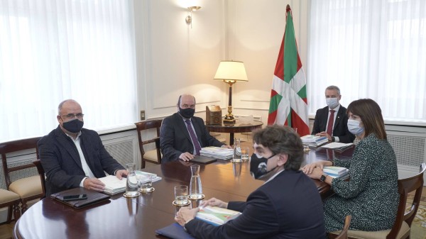El Lehendakari se reúne con los representantes de EAJ-PNV y PSE