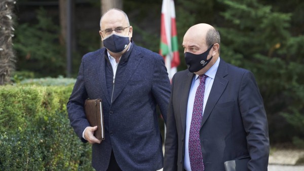 El Lehendakari se reúne con los representantes de EAJ-PNV y PSE