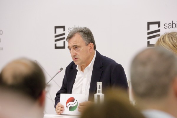 Aitor Esteban - Una brújula para el siglo XXI