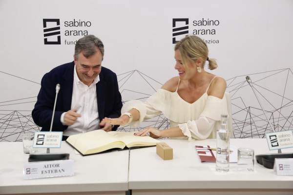 Aitor Esteban - Una brújula para el siglo XXI