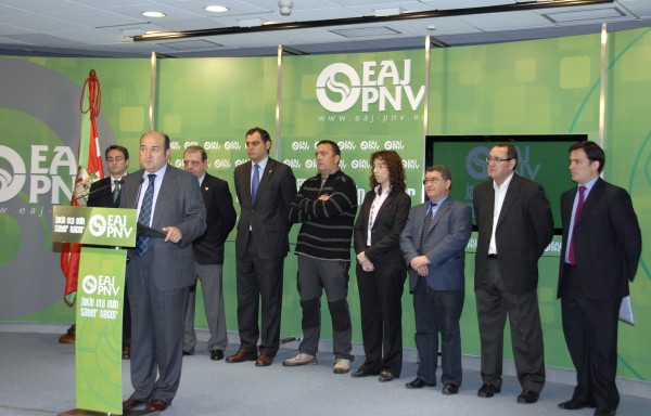 Andoni Ortuzar y alcaldes de la zona