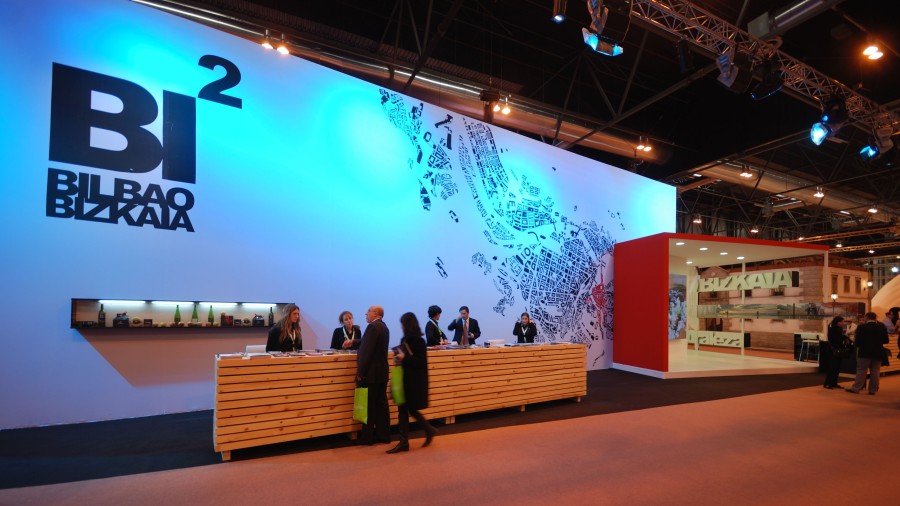 FITUR 2011 Azokako erakustokiak lortutako aipamen bereziari dagokion saria jaso du  BILBO-BIZKAIAK