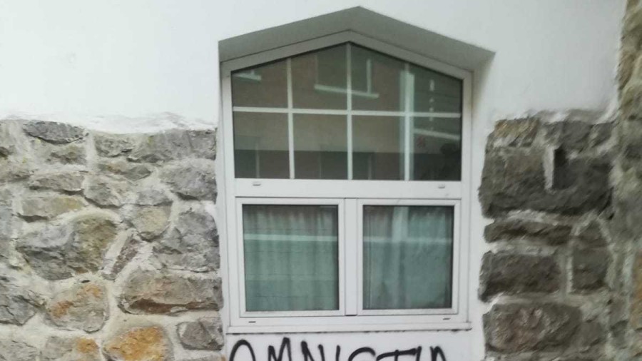 27.09.2018 Pintadas en los batzokis de Gernika-Lumo y Lekeitio