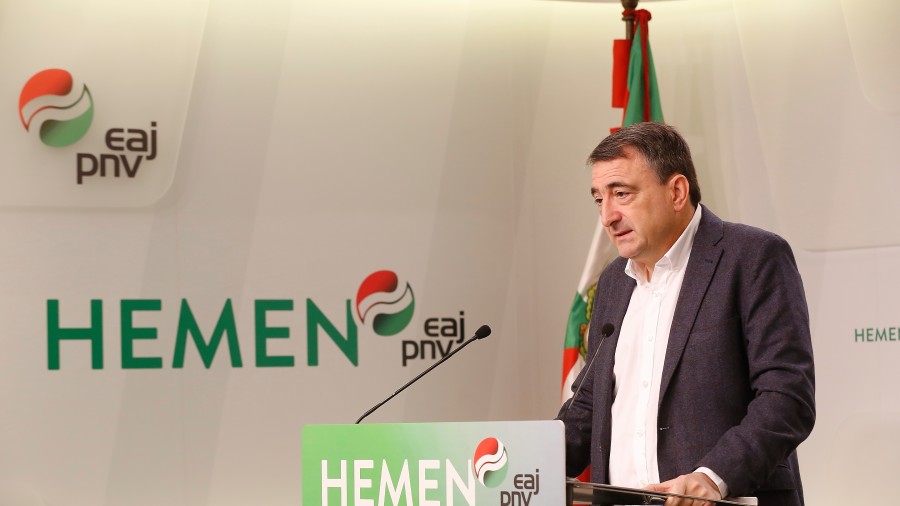 Esteban: “Es evidente que el modelo de Estado hace aguas, urge solucionar el encaje territorial en Euskadi y en Catalunya” 