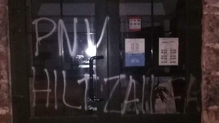 BBBk Lekeitioko batzokiaren eta udaletxearen aurkako erasoa eta alkatearen, EAJ-PNVren eta Ertzaintzaren aurka egindako mehatxuak eta irainak gaitzetsi ditu