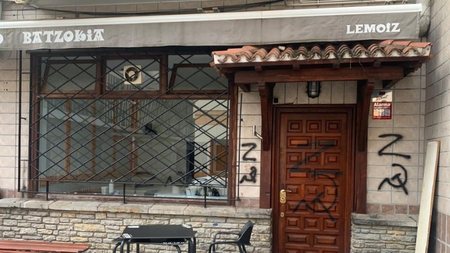 El BBB denuncia las pintadas prorrusas realizadas en los batzokis de Lemoiz y Loiu