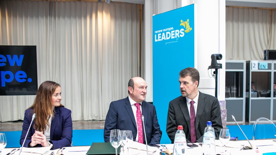 Ortuzar y Esteban participarán mañana en la Cumbre de Líderes de Renew Europe en Bruselas, a la que asisten siete jefes de Estado y primeras ministras y ministros europeos