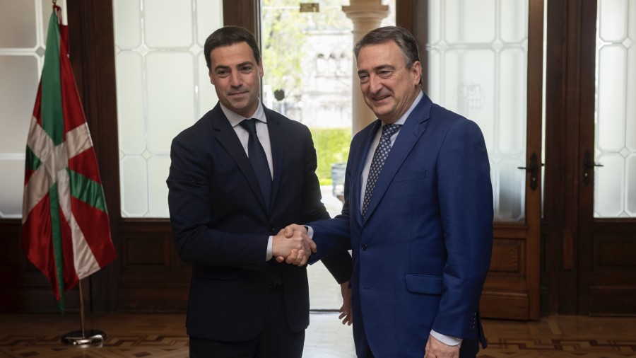 Aitor Estebanek eta Imanol Pradales Lehendakariak Herri erronka nagusiak jorratu dituzte 
